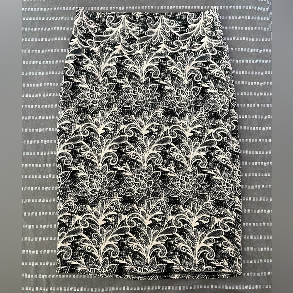 Medium Lularoe Cassie, NWOT